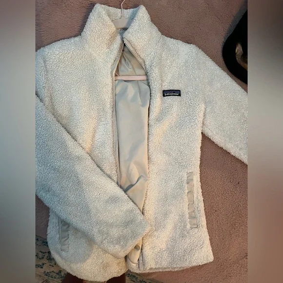 white patagonia jacket - Picture 2 of 3